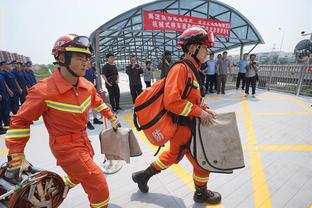 电讯报：拉特克利夫收购曼联股份可能下周才会宣布